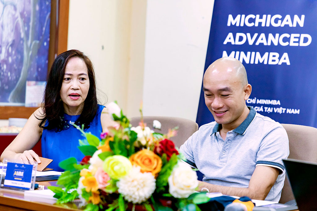 Participants in the mini MBA program in Vietnam